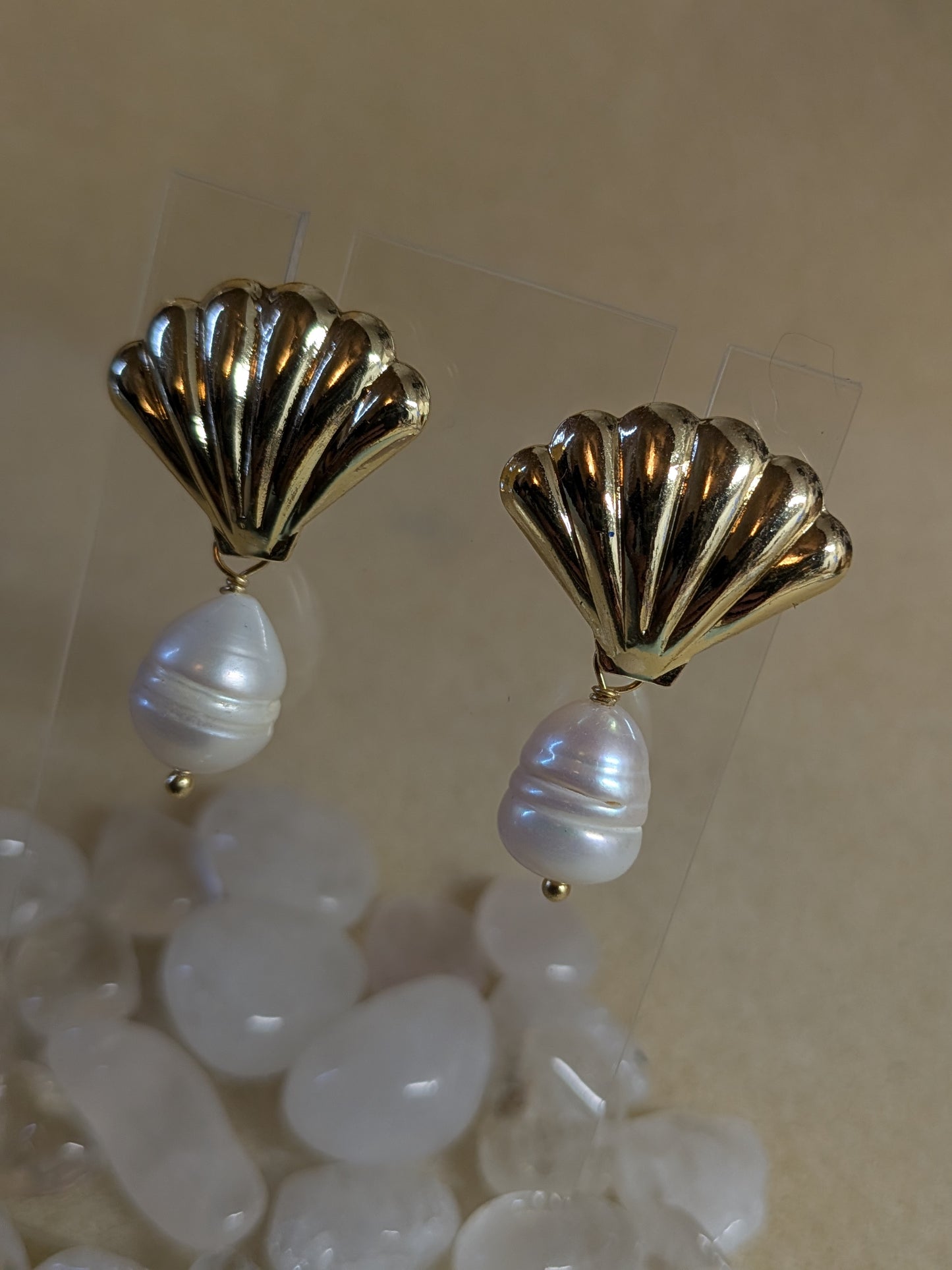Clam Shell Pearl Dangle