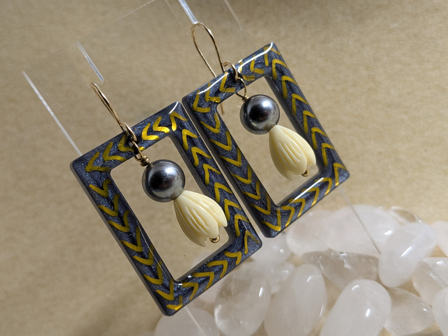 Hawaiian Pikake and Pearl Frames