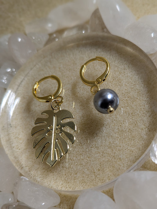 Monstera & Pearl Charm Earrings