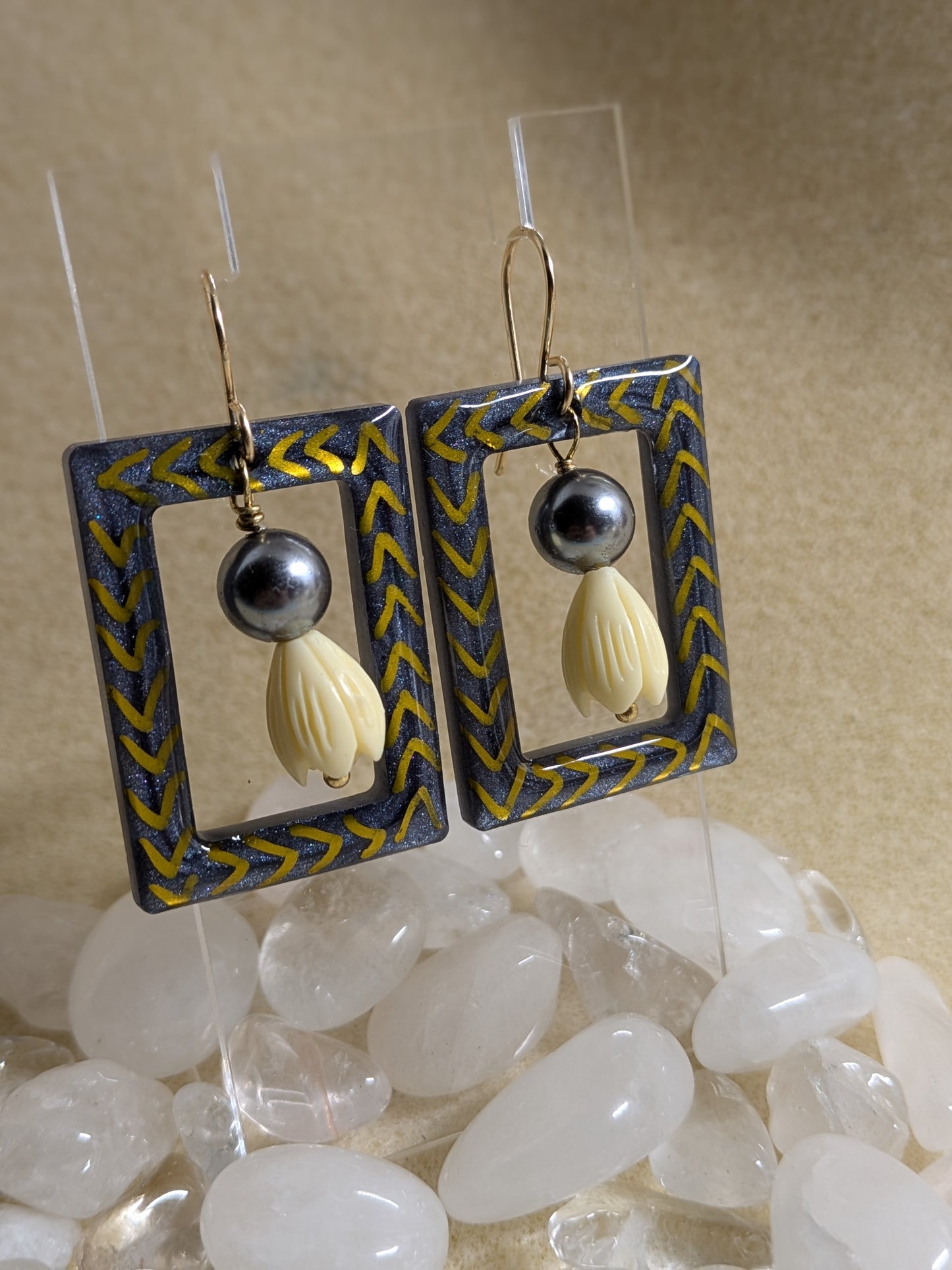 Hawaiian Pikake and Pearl Frames