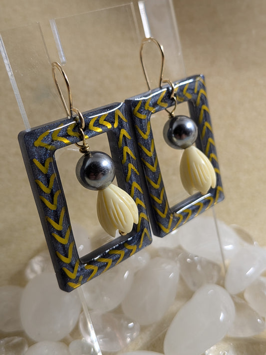 Hawaiian Pikake and Pearl Frames