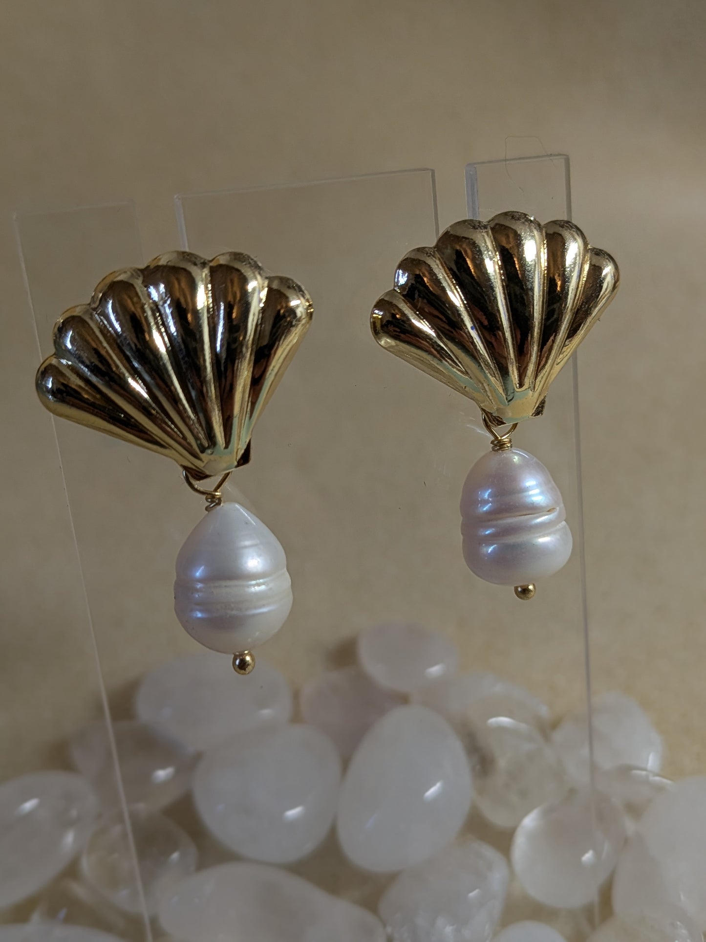 Clam Shell Pearl Dangle
