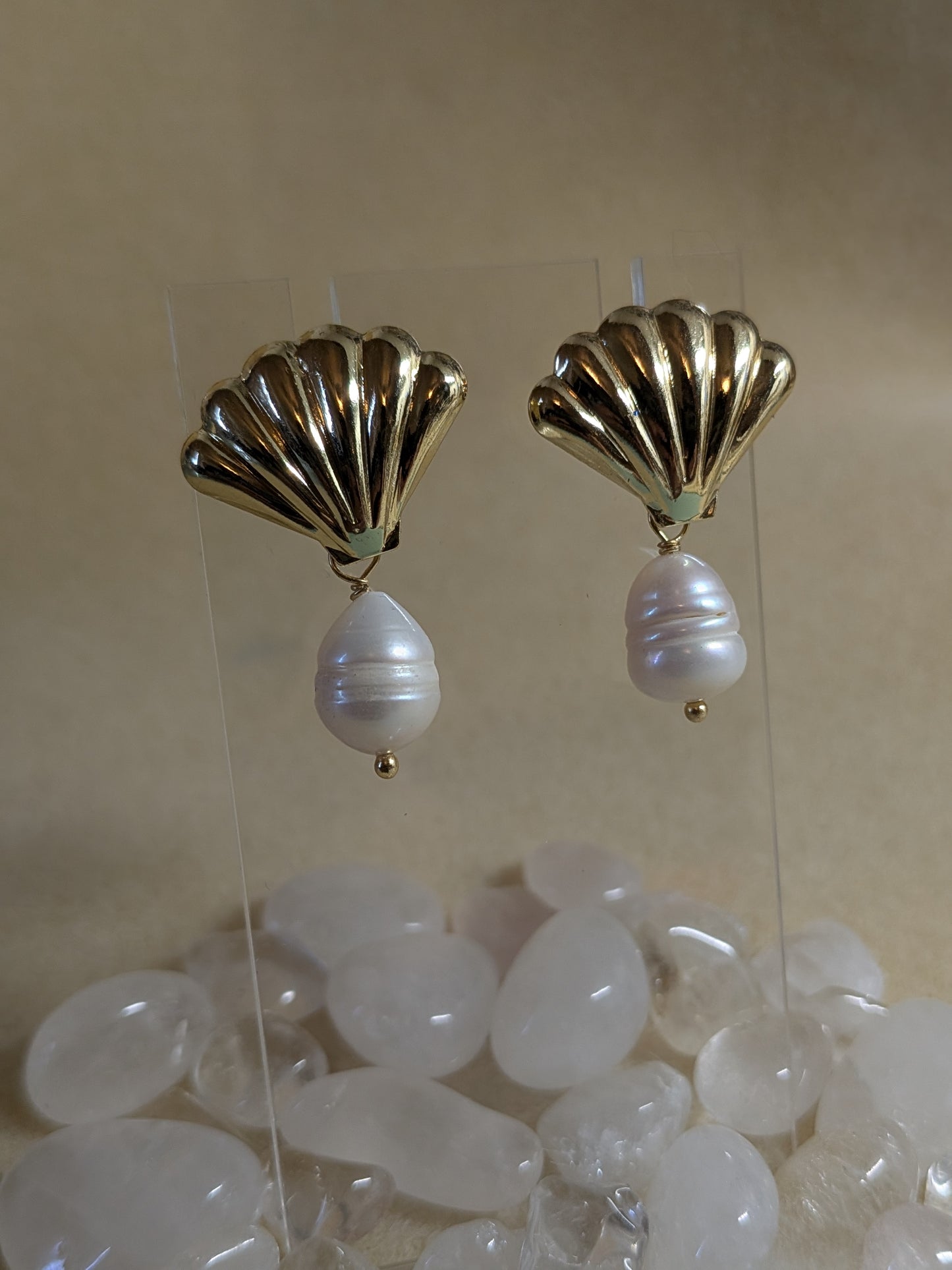 Clam Shell Pearl Dangle